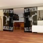 Glasschiebetür SLIM-LINE No pain No Gain Gelasert Auf Grauglas Glasschiebetür SLIM-LINE No pain No Gain Gelasert Auf Grauglas