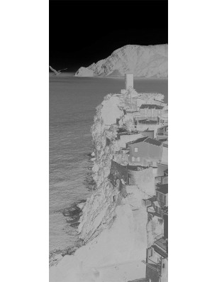 Lichtausschnitt Mediteranes Dorf Gelasert Auf Grauglas